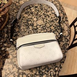 Louis Vuitton Outdoor Messenger Bag 