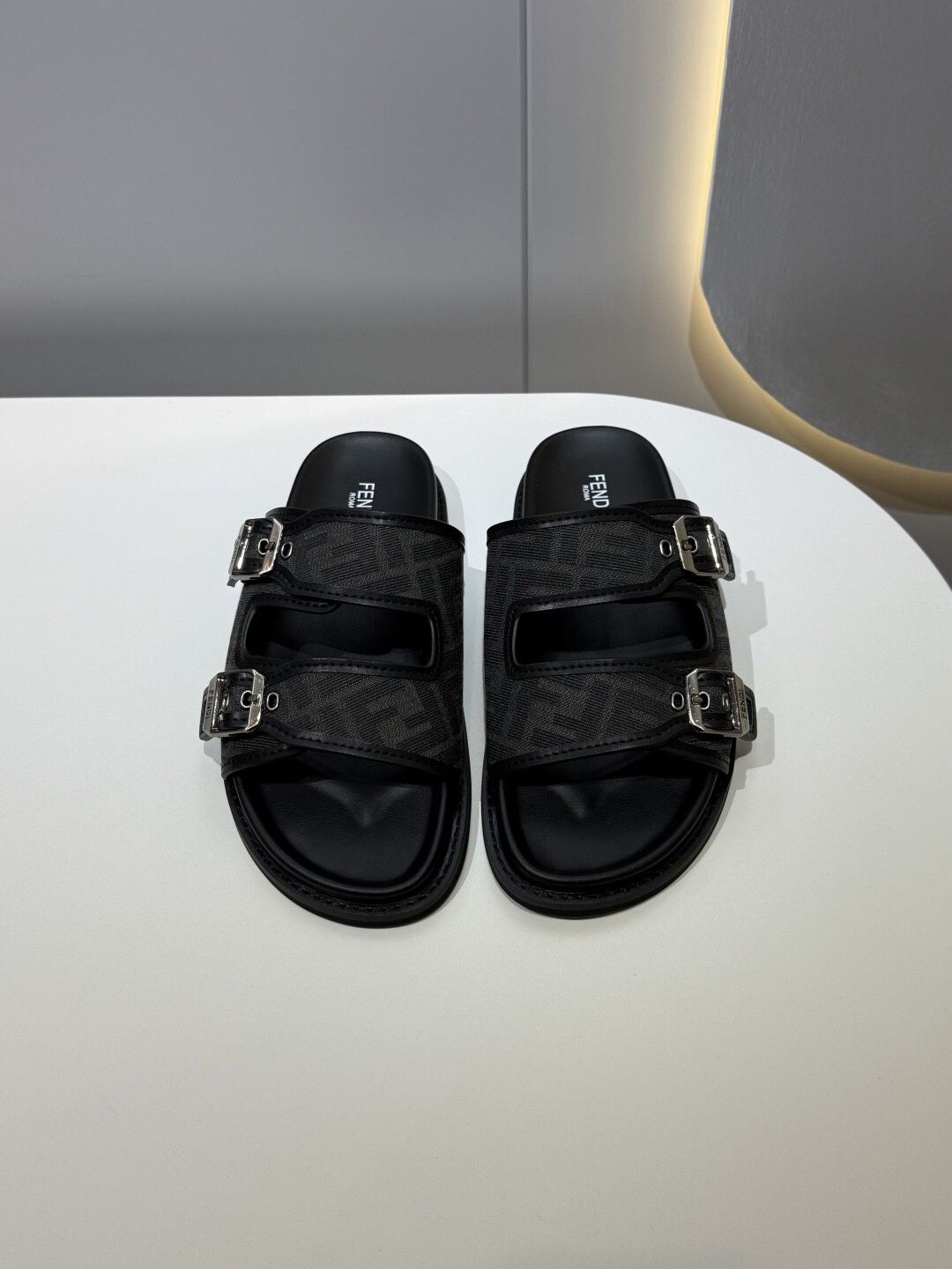 Fendi Men’s Sneaker With Box New
