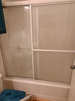 Shower doors for bathtub