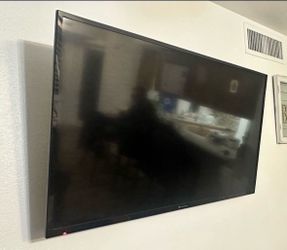 50" Element flatscreen TV w/wall mount