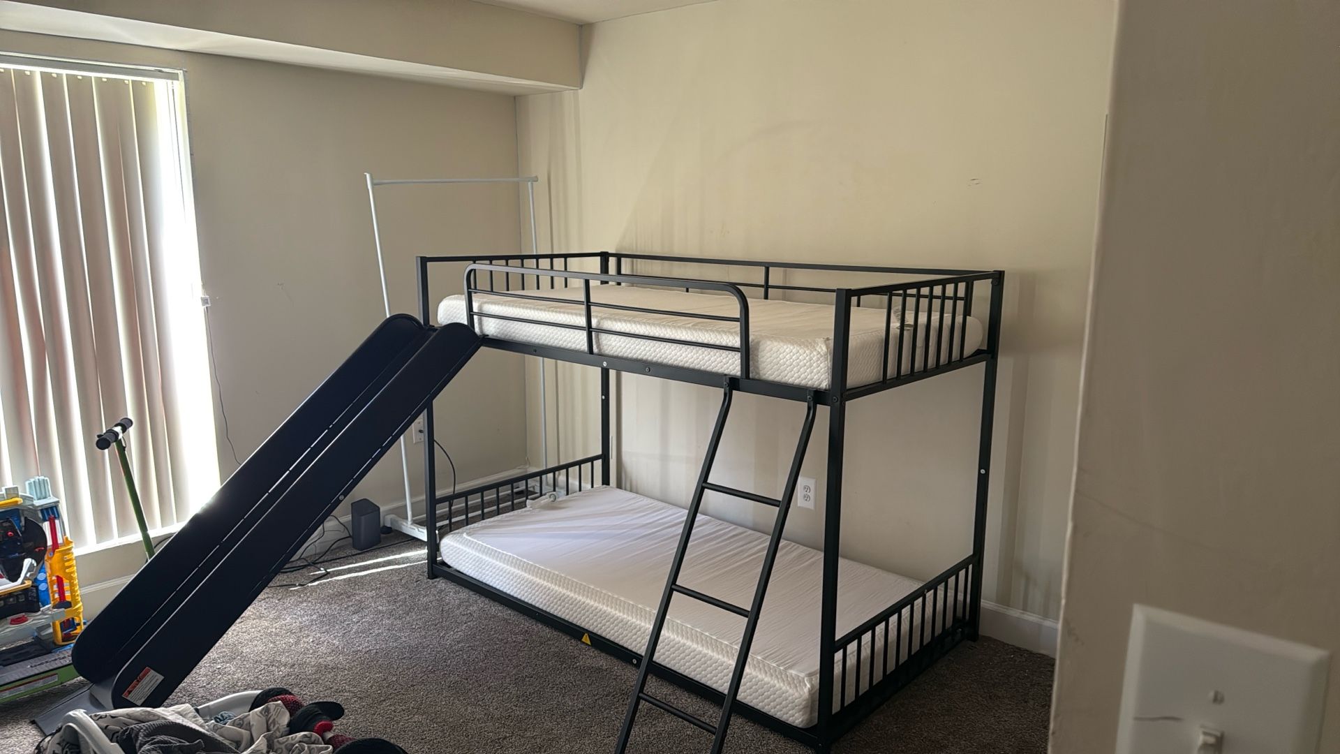 Bunk Bed w. Ladder + Slide Frame