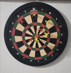 Magnetic dartboard