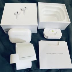 Apple Airpods Pro, 3 Fully Functional barely used shoot me an offer I accept cash or Zelle