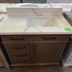 Aberdeen 36 in. Single Sink Antique Oak Bath Vanity with Quartz top