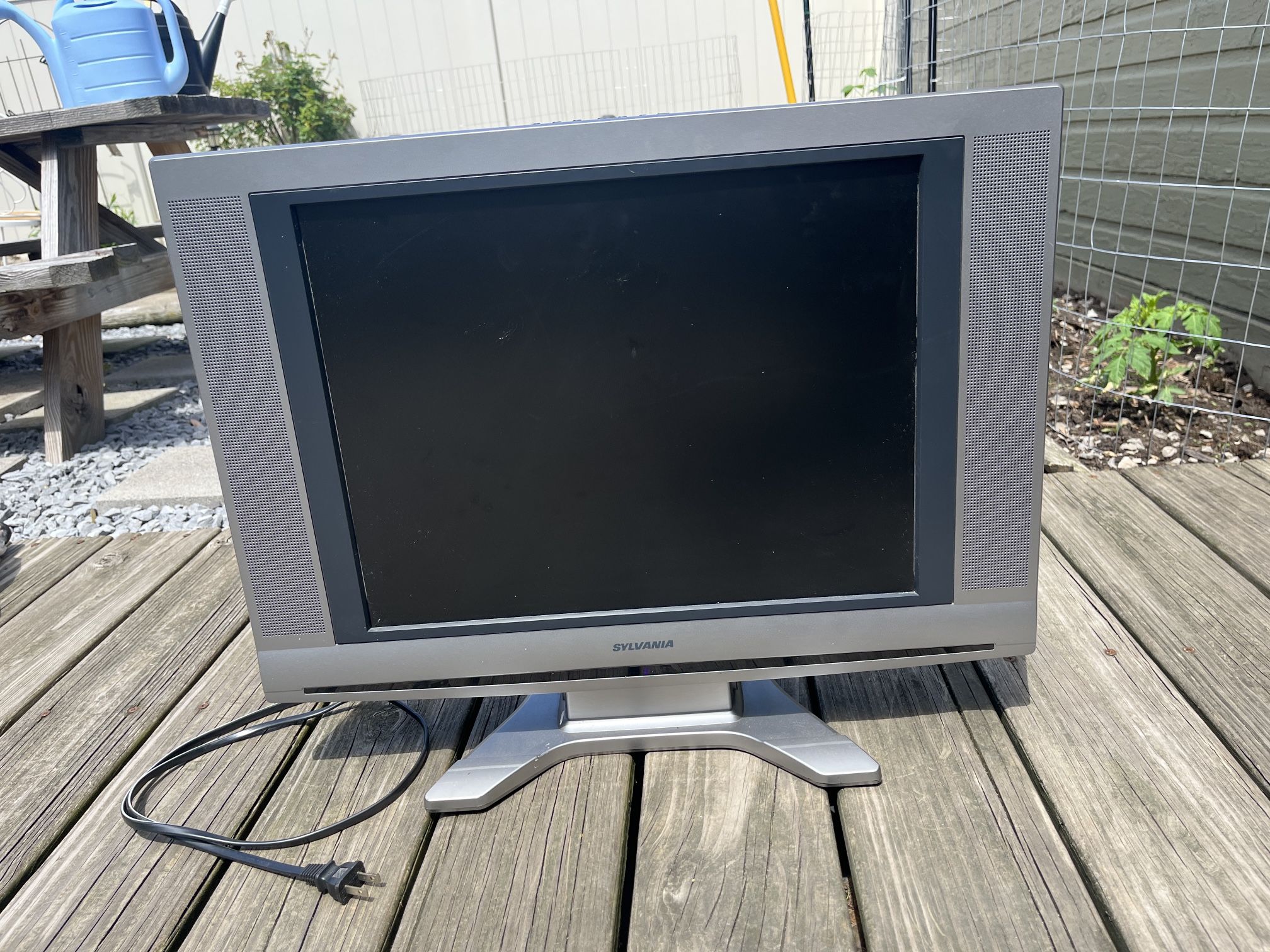 Sylvania LCD color TV 6620LCT