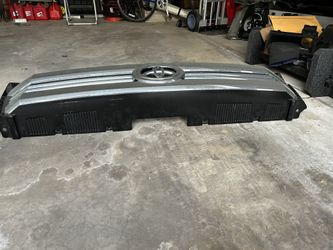 Toyota Tundra Grill 2016