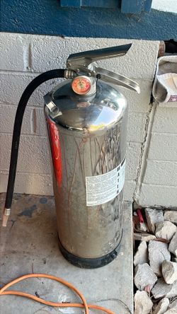 Refillable fire extinguisher 2.5 gal