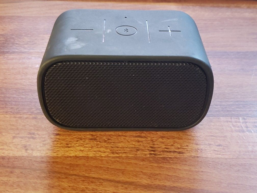 Logitech UE Mobile Boombox - Bluetooth/Aux connections