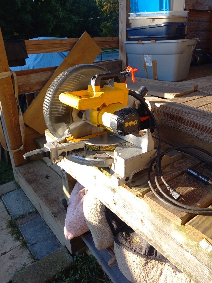 Dewalt Compound Miter Saw