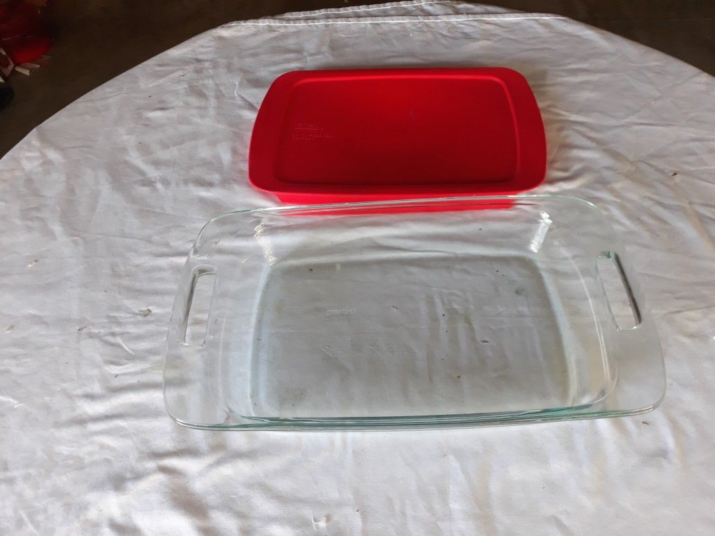 PYREX BAKING DISH WITH LID