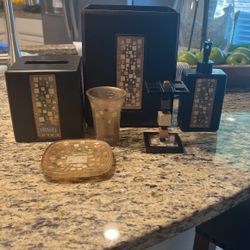 Croscill Bathroom accessories 