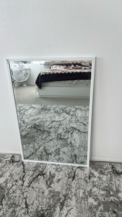 White mirror 25*37.5 inches