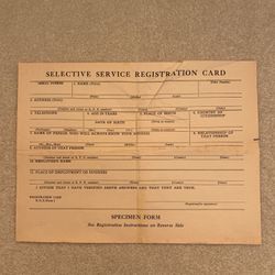 WWII SELECTIVE SERVICE REGISTRATION CARD  (specimen form).  1940 Bulletin From Franklin Delano Roosevelt (Form 5)