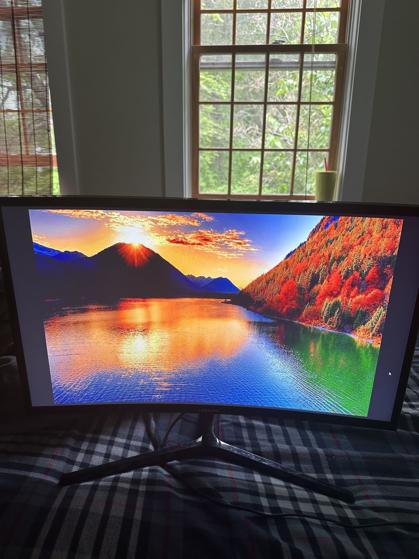 Curved Monitor