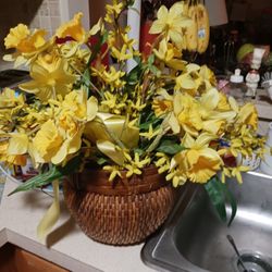 New Larg Artificial Flower In Wicker Basket 12 Firm
