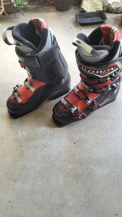 Salomon Ski Boots Size 26.5 which is a mens size 8.5 or a womens 9.5