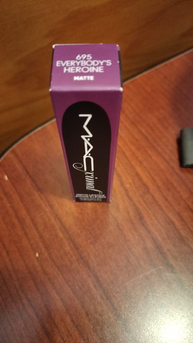 Mac Lipstick Everybody's Heroine