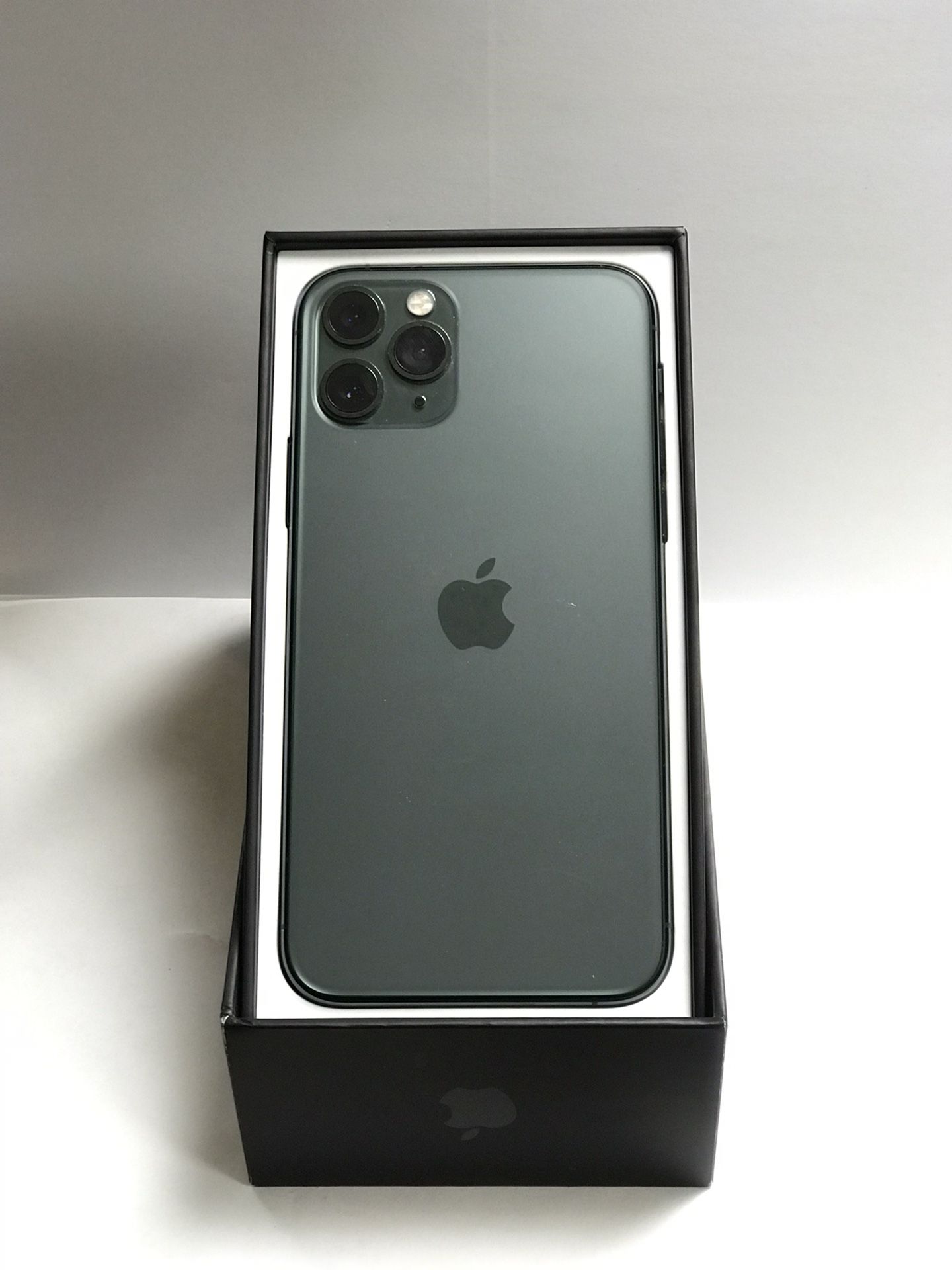 Black Friday Sale! Apple iPhone 11 Pro With FREE AIRPODS PRO At Lowest Price Excellent Condition Unlock With Free Activation And Service !!