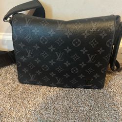 LV Bag Original Price 2000$ Asking for 1000$ 10/10 Condition 