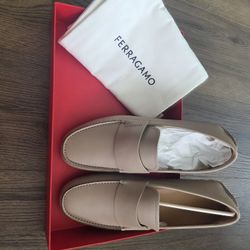 Ferragamo Nude Driving Loafers