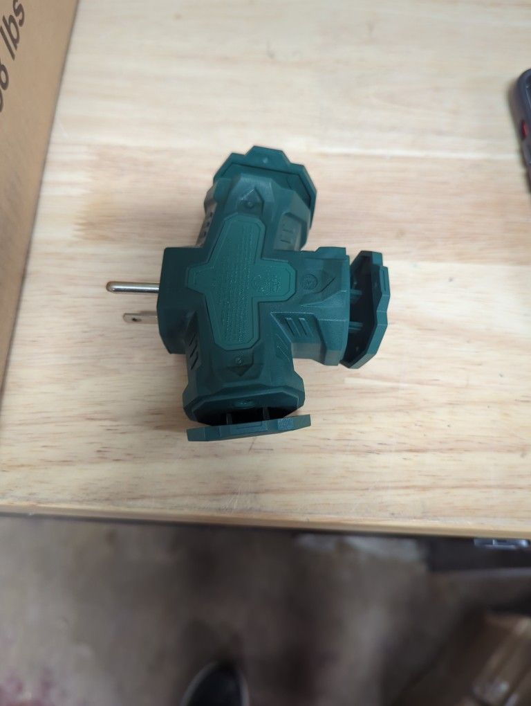 Commercial Electric
3 Outlet Power Hub AC/DC Adapter