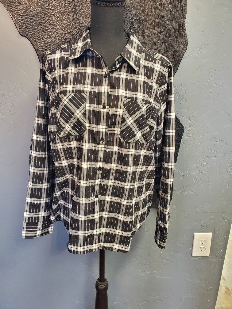 Christopher & Banks Black And White plaid long sleeve Button Down Shirt Size: M