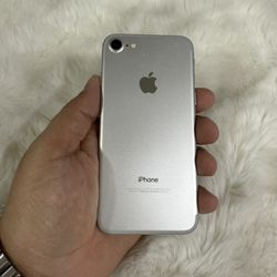Apple iPhone 7 32GB Unlocked $90