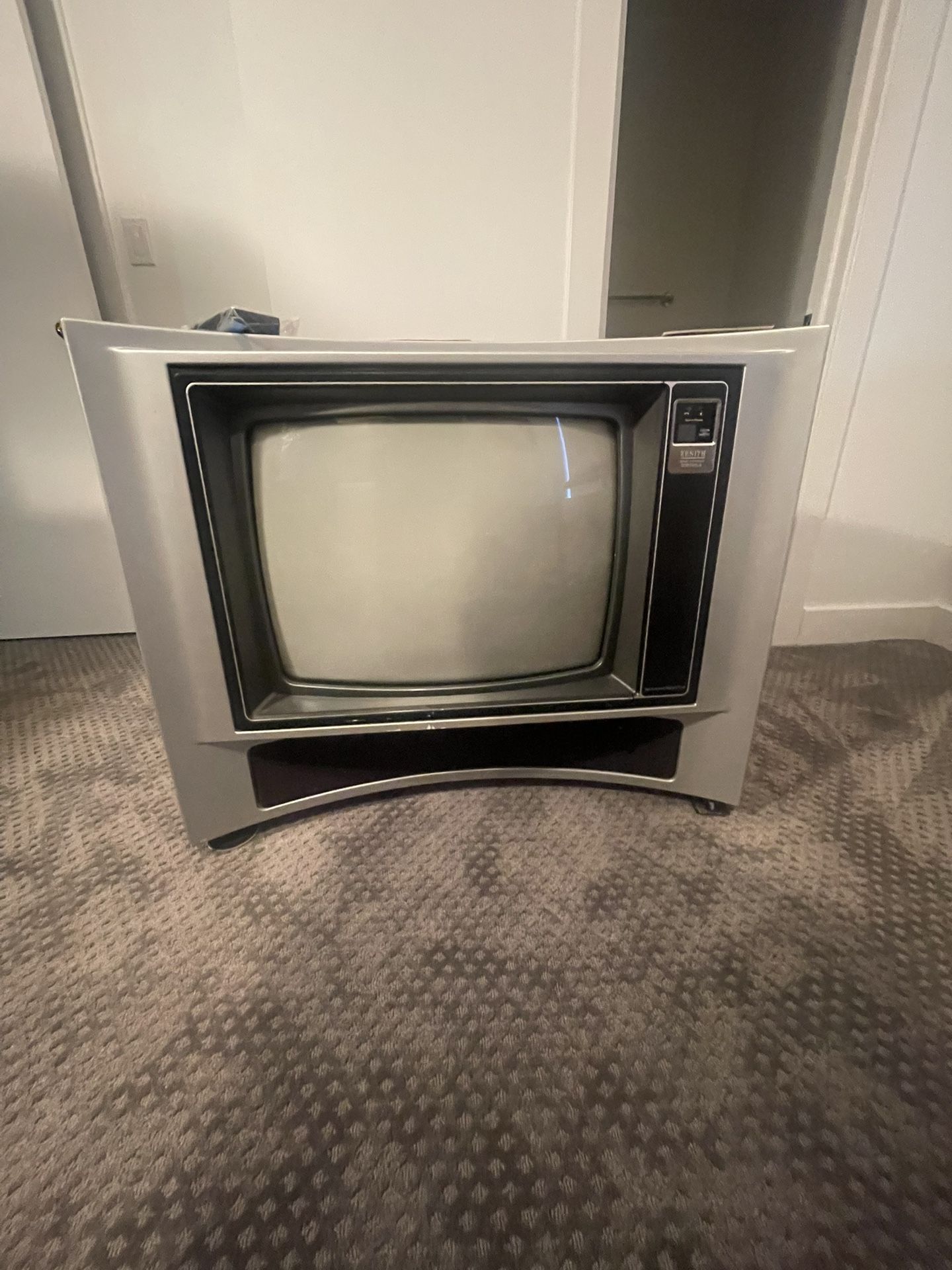 Vintage Zenith 25” Space Command Television Phone Compatible Remote System 3 CRT Color Tv