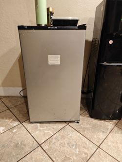 Fridgidare compact freezer and fridge
