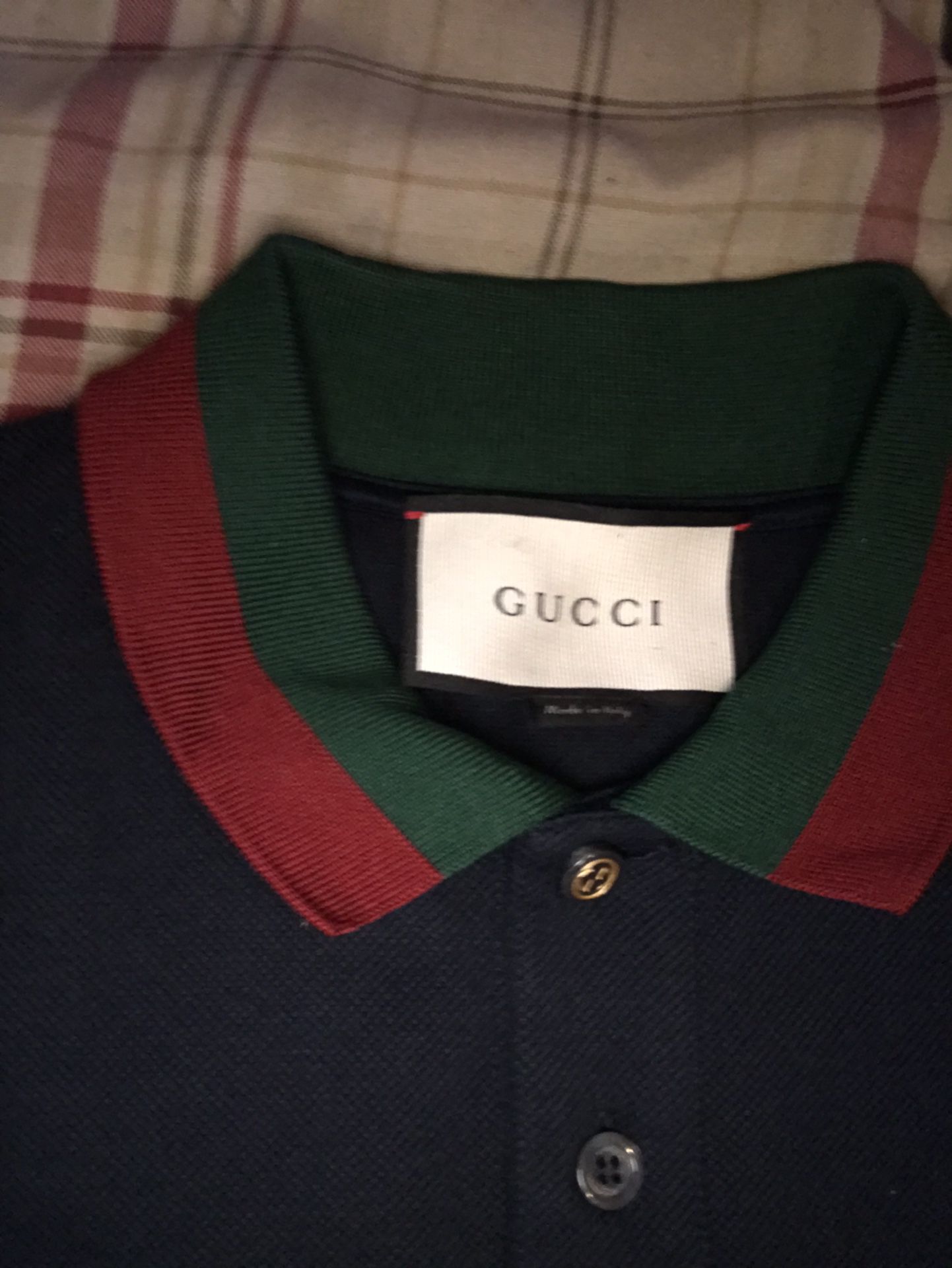 $140 Gucci shirt size large never worn out