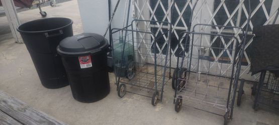 2 Grocery cart, 2 trash cans