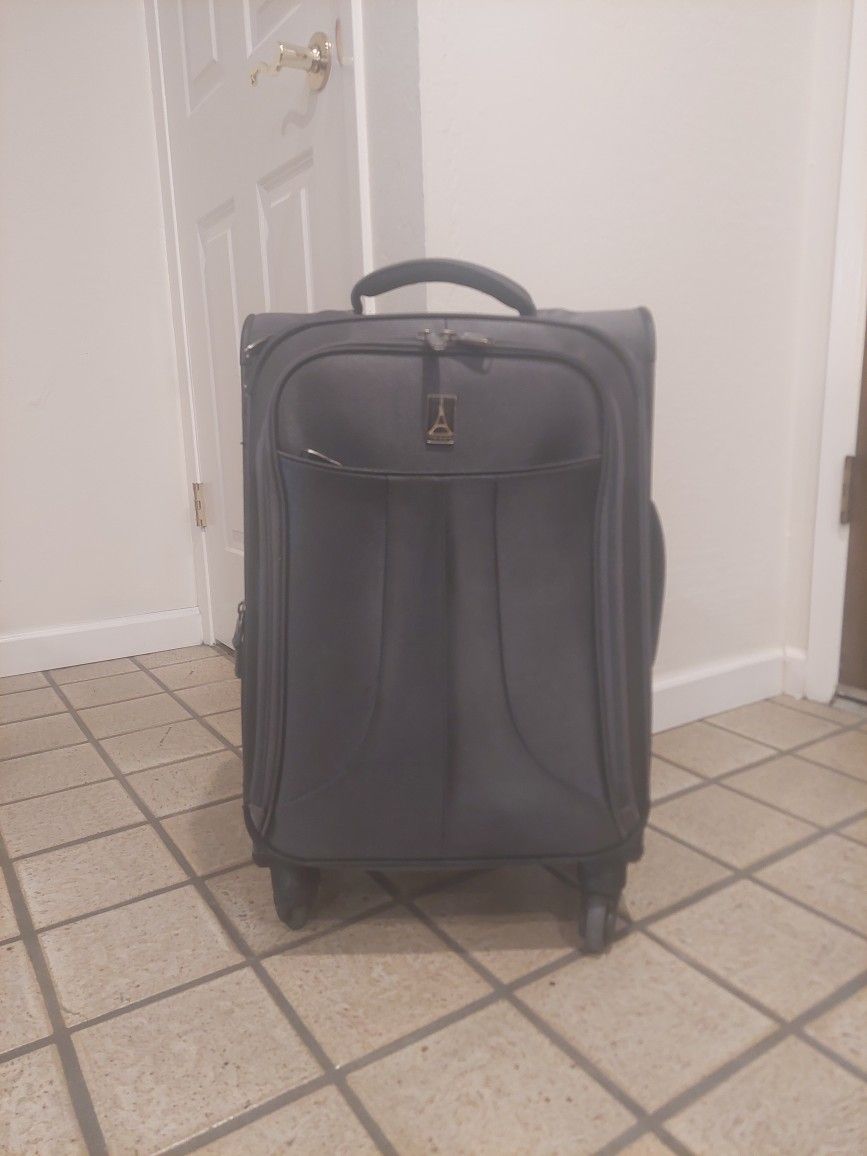 TravelPro Pilot Air 2 Carry-on Travel Luggage Suitcase
20"