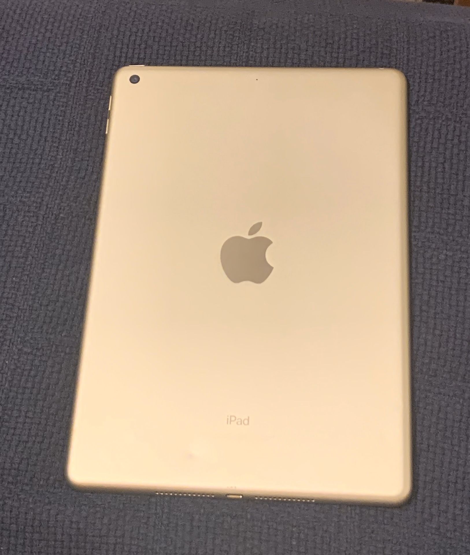iPad 6th Generation 64 GB Lightly Used Price Negotiable