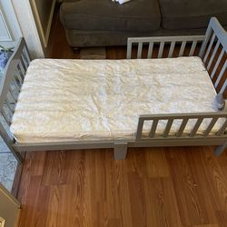Toddler bed