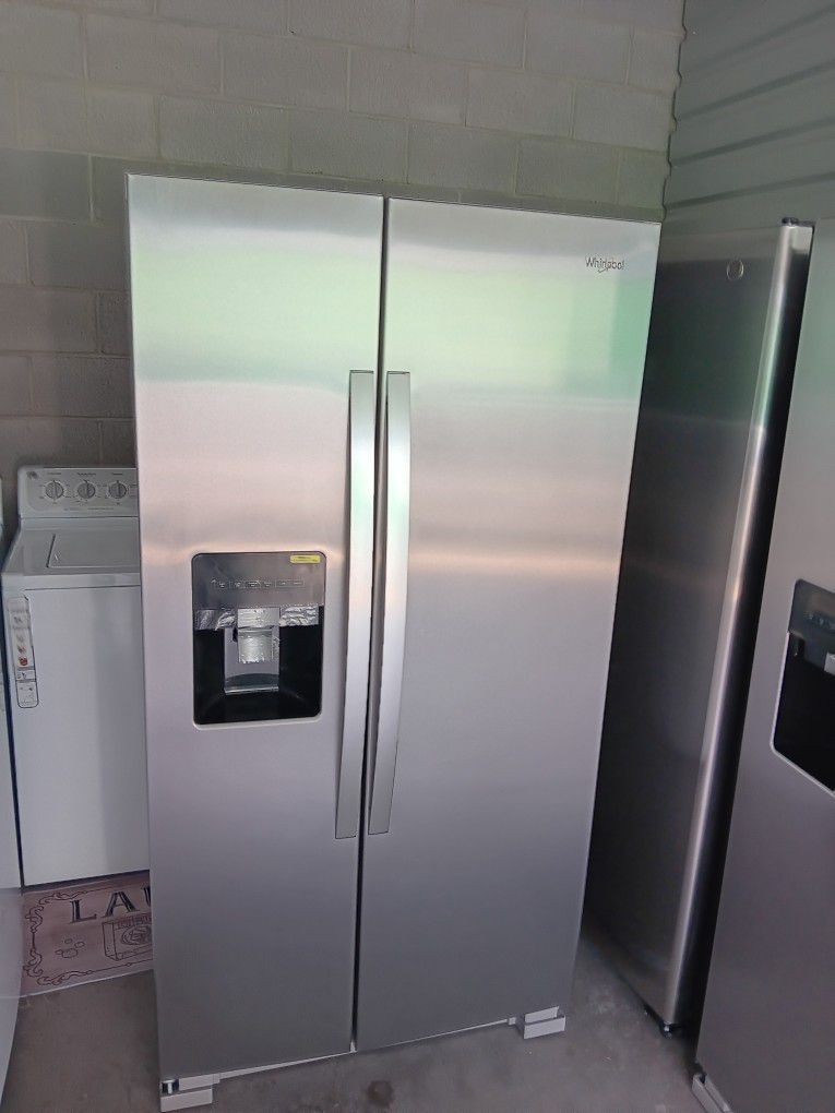 Beautiful Whirlpool Stainless Steel Refrigerator! Used 1 Month Only
