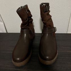 MUK LUKS women's Scarlett Sabrina 6.5 Wide Brown Faux Suede Boots w/ Buckle NWT