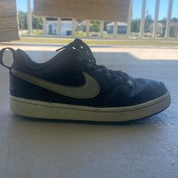 Nike Shoes 3.5