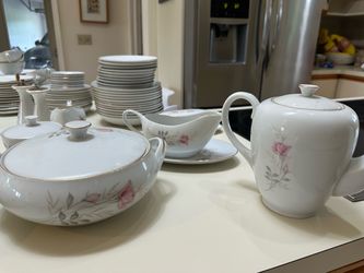 Camelot china ‘American Rose’ pattern 1655