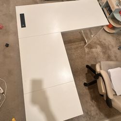 L Desk With Sub Ports And Plugs