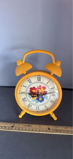 Pioneer woman, yellow clock