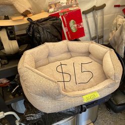 Excellent condition bed bed carriers And Crate 