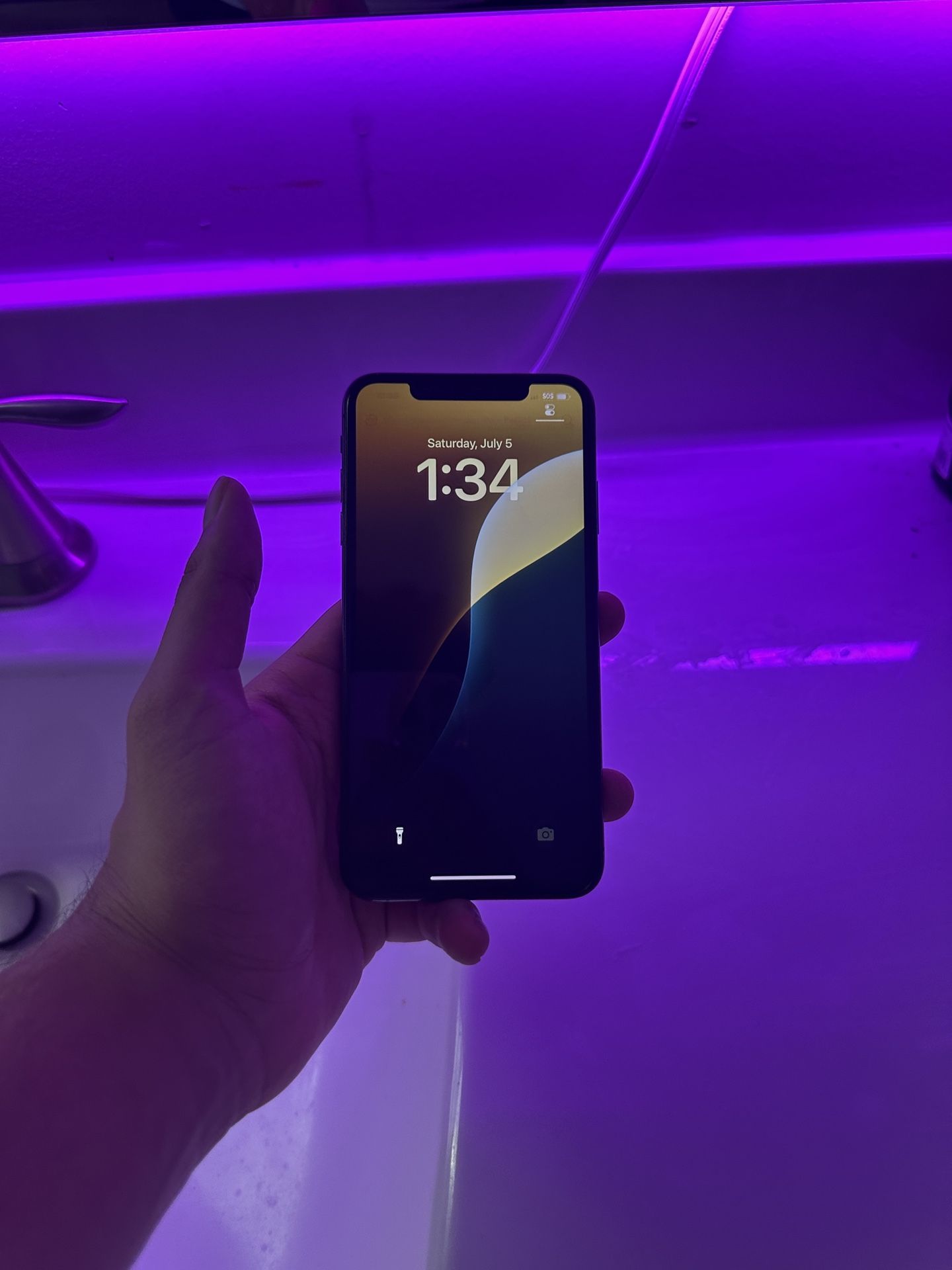 iPhone XS Max UNLOCKED - MINT CONDITION