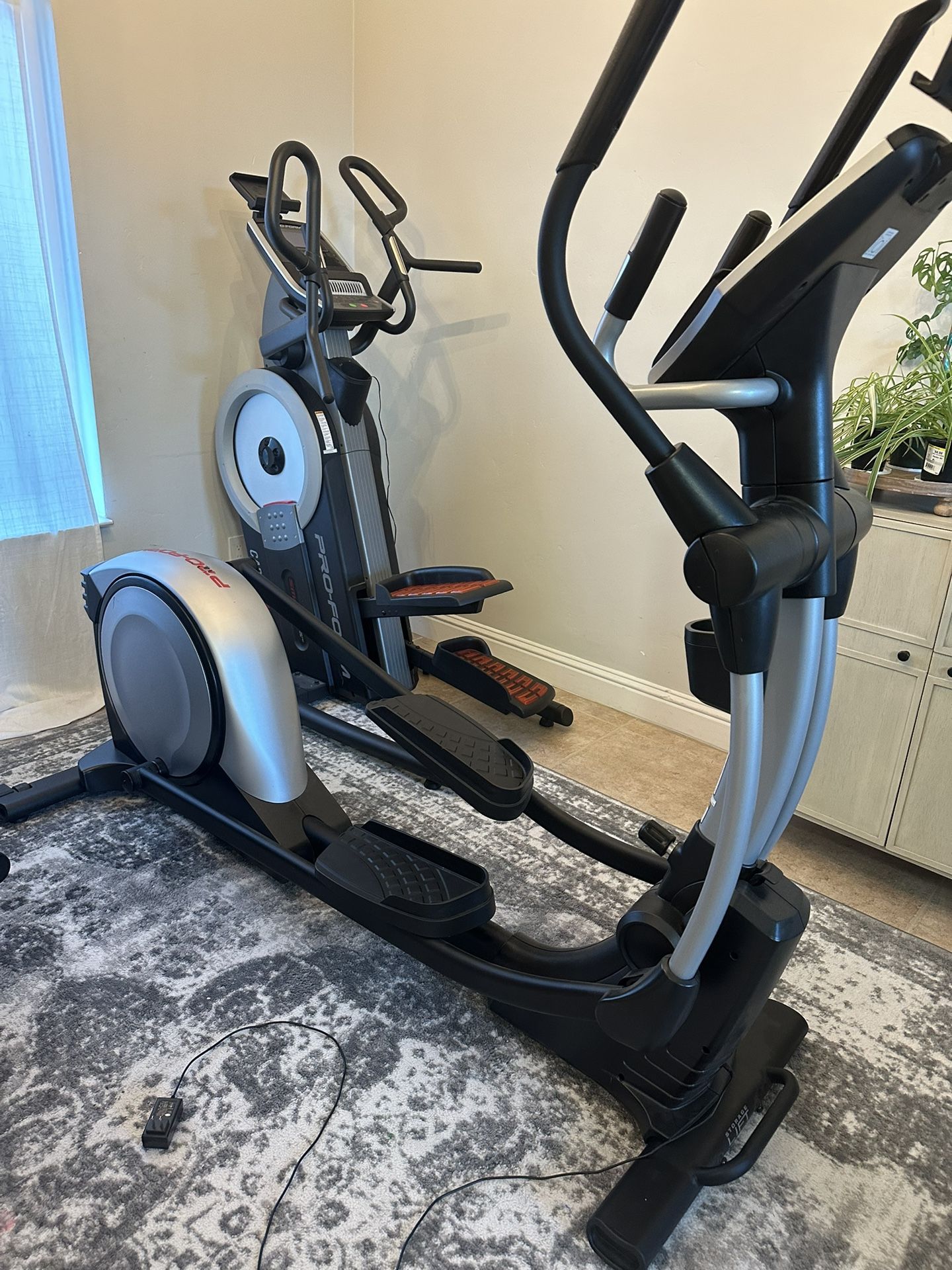 Perform Elliptical- Like New