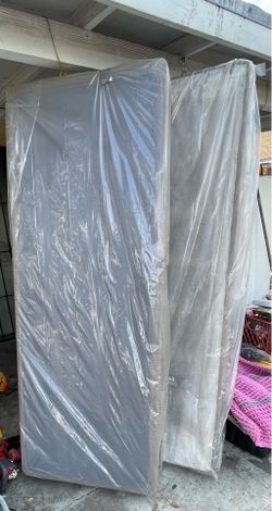 Queen BoxSpring 100$ obo