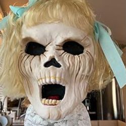 Halloween Animatronics :Peekaboo Penny