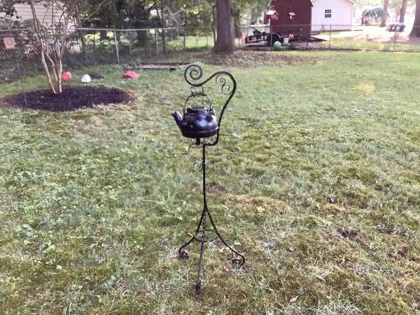 ANTIQUE WROUGHT CAST IRON TEA KETTLE WITH 4 FOOT IRON STAND