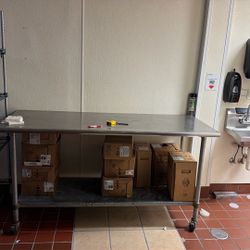 Kitchen table Size 6 Ft X2.5 - With Wheel