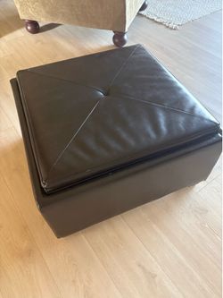 Ottoman with reversible top