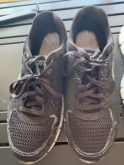2 pair Mens Skechers 8.5 need inserts