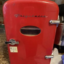 Personal Frigidaire Refrigerator Needs A Plug